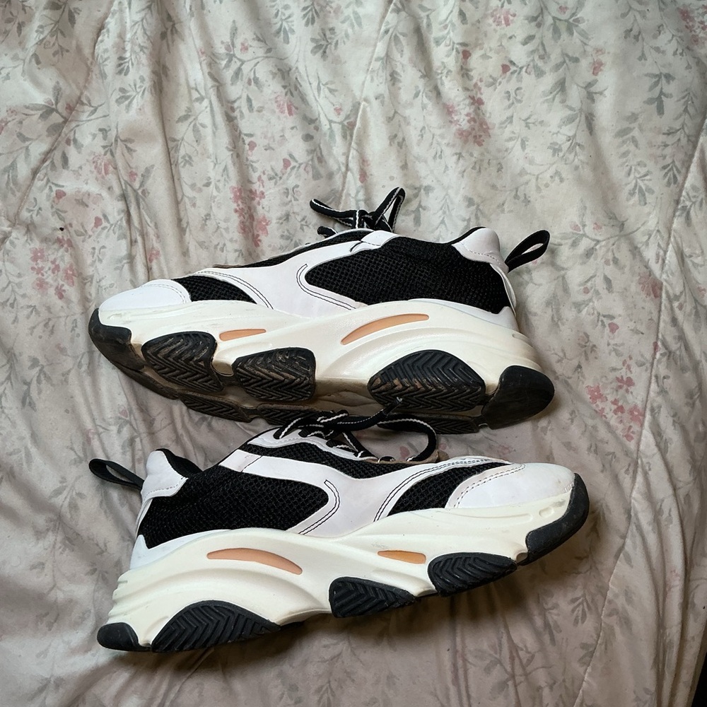 Steve Madden Possession Chunky Dad Sneakers – Size 9.5M – Black/White/Beige - Picture 4 of 7